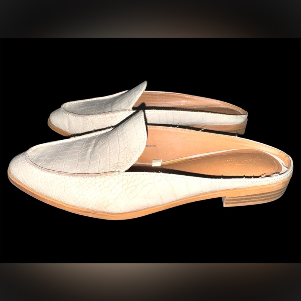 White Flats Minimalist Comfort